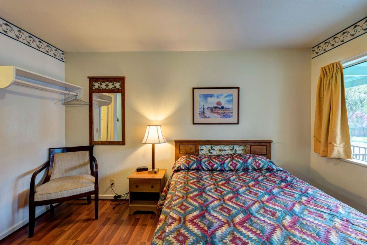 Lake Shasta Lodge Lakehead ภายนอก รูปภาพ